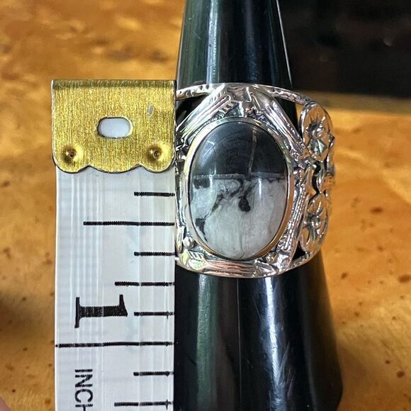 White Buffalo Sterling Silver Ring Size 7 - Picture 6 of 8